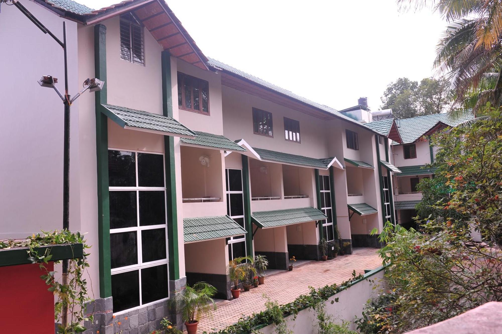 Haritagiri Hotel Kalpatta Ngoại thất bức ảnh