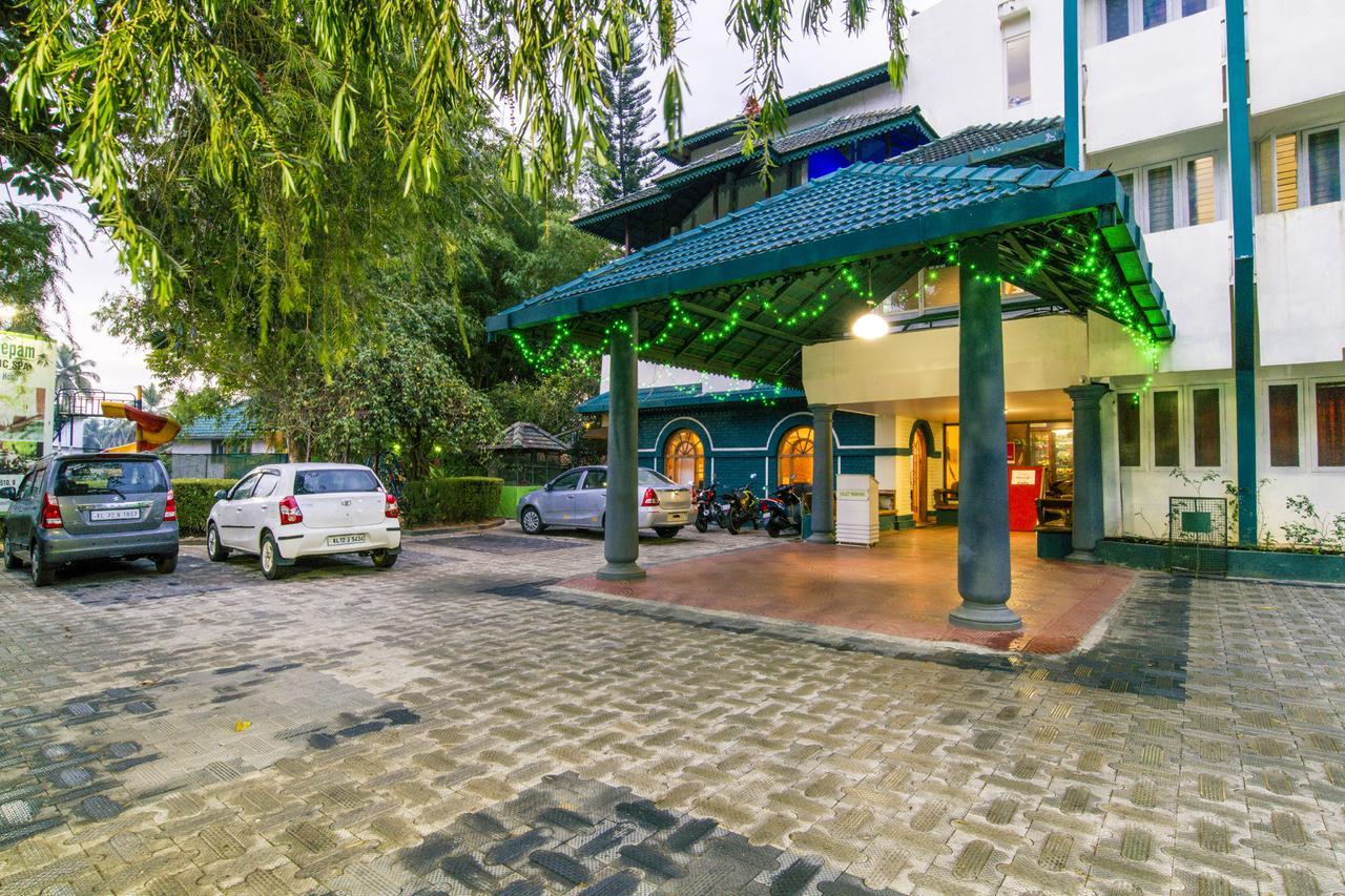 Haritagiri Hotel Kalpatta Ngoại thất bức ảnh