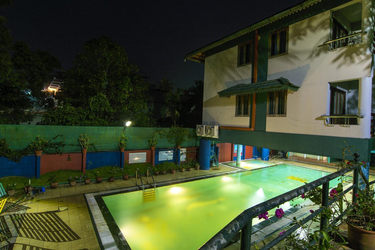 Haritagiri Hotel Kalpatta Ngoại thất bức ảnh