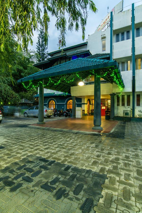 Haritagiri Hotel Kalpatta Ngoại thất bức ảnh